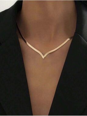 V-shaped Blade Stainless Steel Necklace - 16.5β NEW